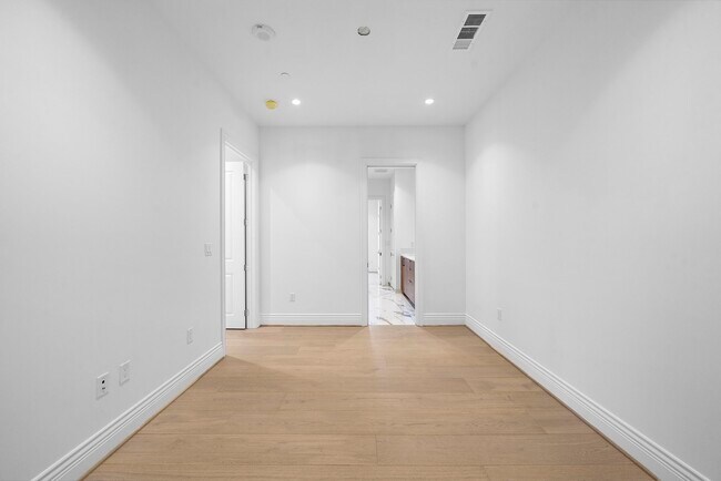 Building Photo - 2323 San Felipe St