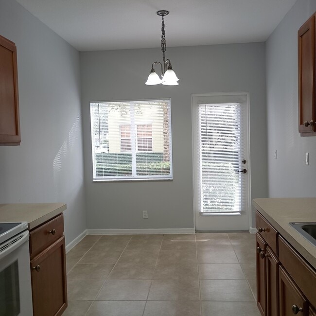 Building Photo - 2410 SE Santos Dr