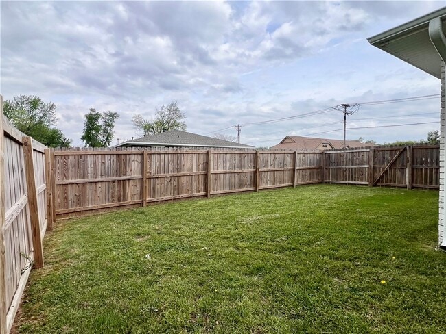 Building Photo - 2018 W Olive St