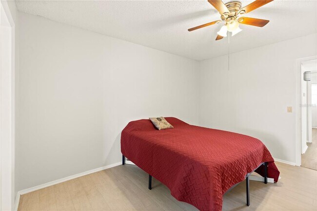 Building Photo - 2428 Columbia Dr