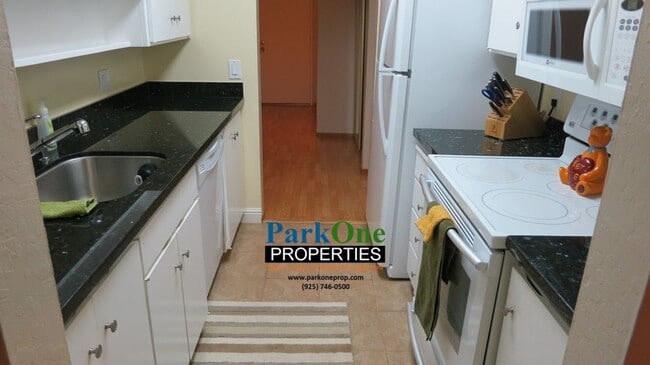Building Photo - New Carpet, New Paint Close to the Elevato...