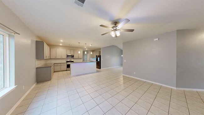 Building Photo - 7331 Parkview Dr
