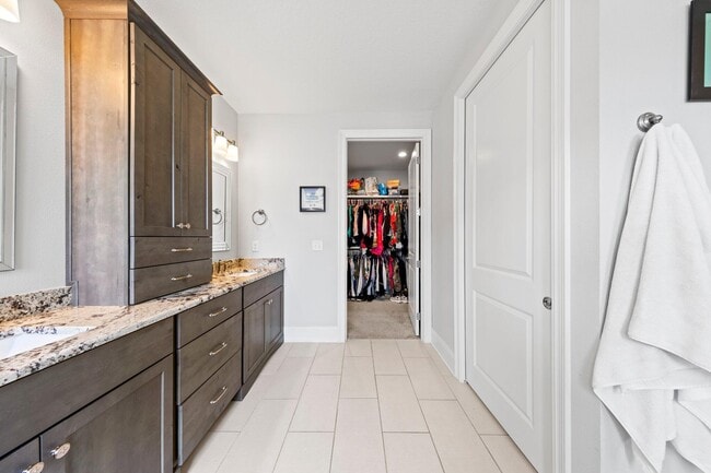 Building Photo - 802 Raihope Way