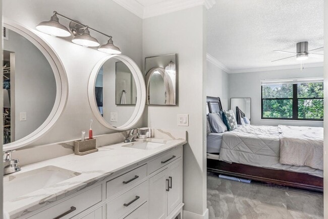 Building Photo - 12926 Briarlake Dr