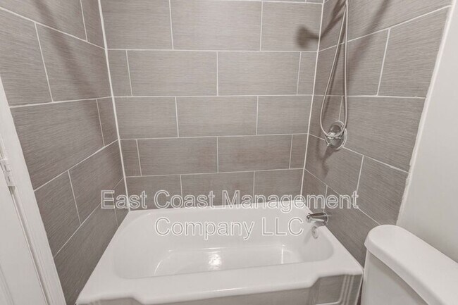 Building Photo - 2854 Oakley Ave