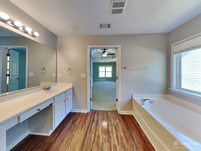 Building Photo - 3124 Delacorte Dr