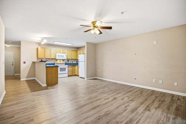 Building Photo - 3 Bedroom 2 Bath