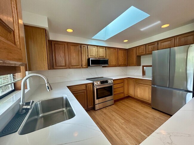 Building Photo - 12371 Rainier Dr