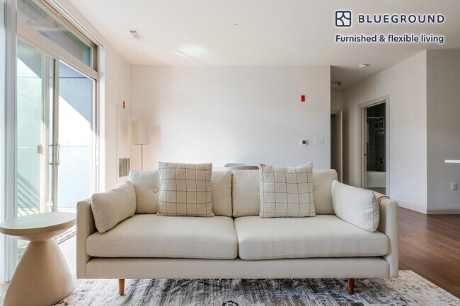 Building Photo - 36 River St