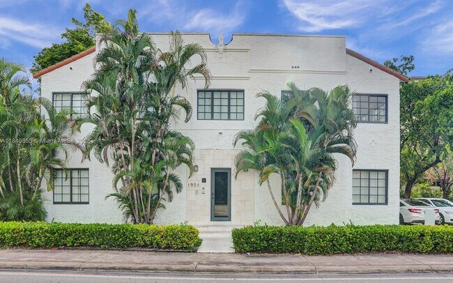 Building Photo - 1901 S Le Jeune Rd