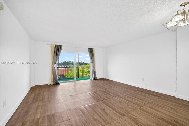 Building Photo - 4174 Inverrary Dr