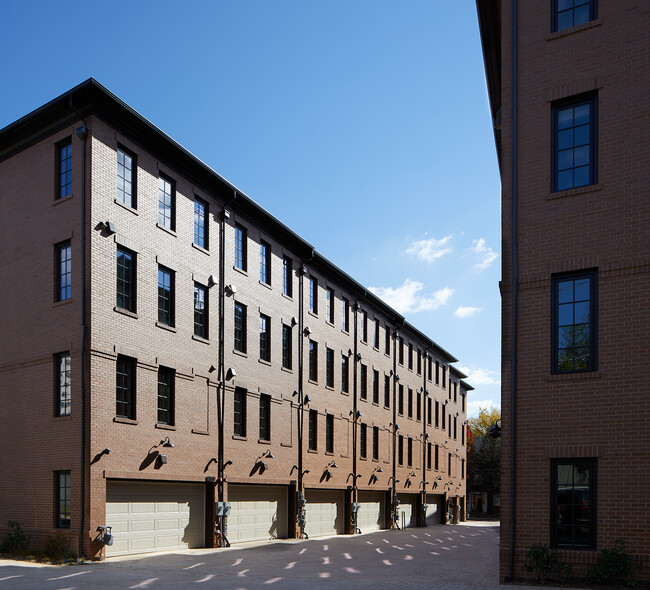 Building Photo - 908 N Buchanan St