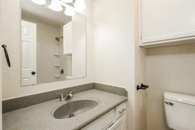 Building Photo - 725 Lapwing Rd