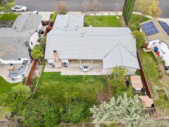 Building Photo - 875 Brittany Ln