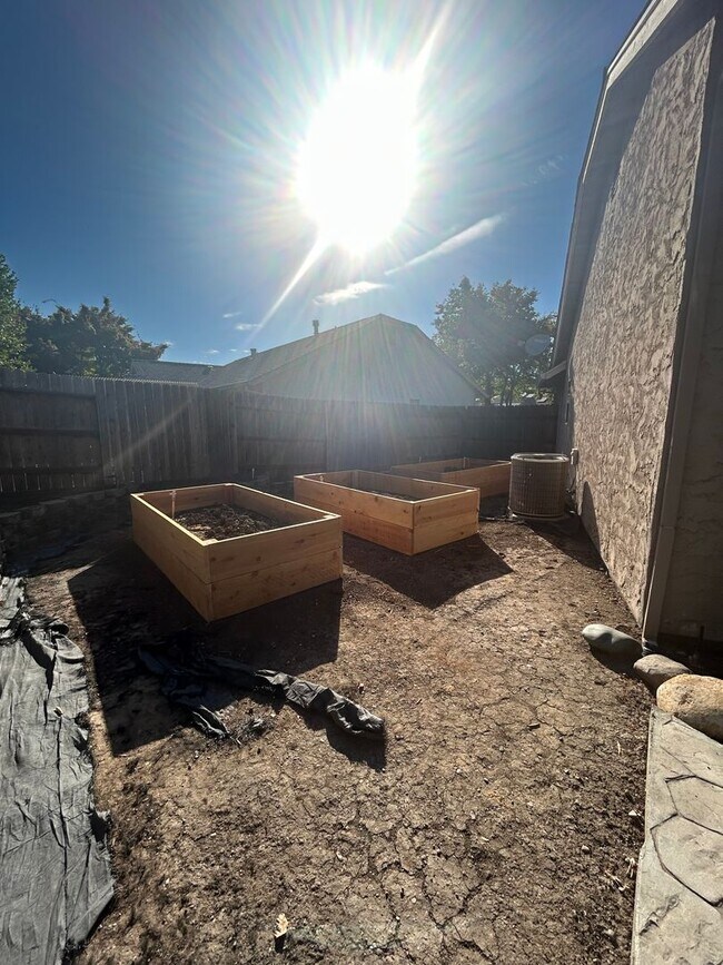 Building Photo - 203 Legacy Ln