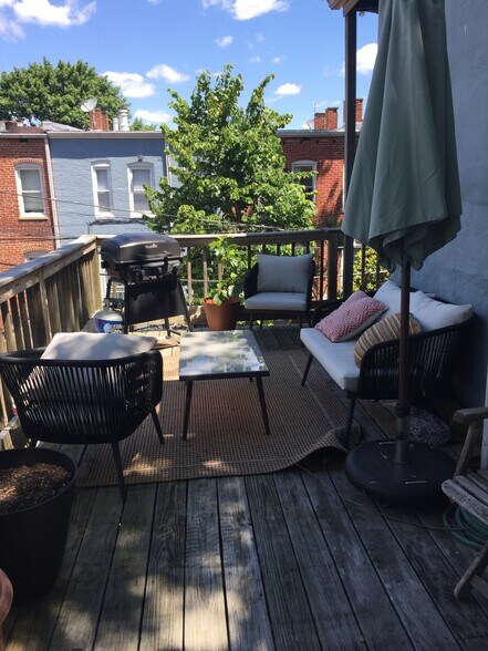 deck - 242 12th Pl NE