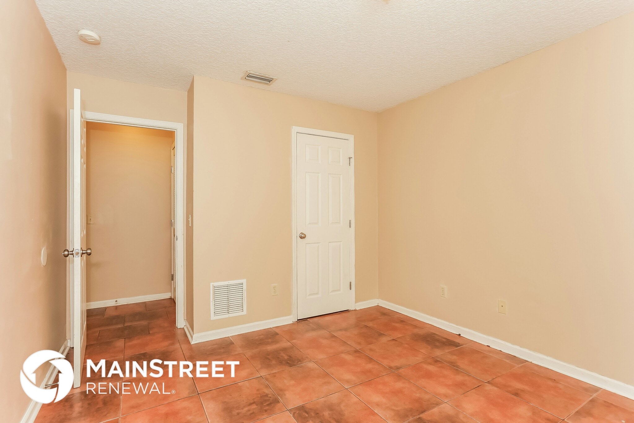 Building Photo - 5054 Knightsbridge Cir N