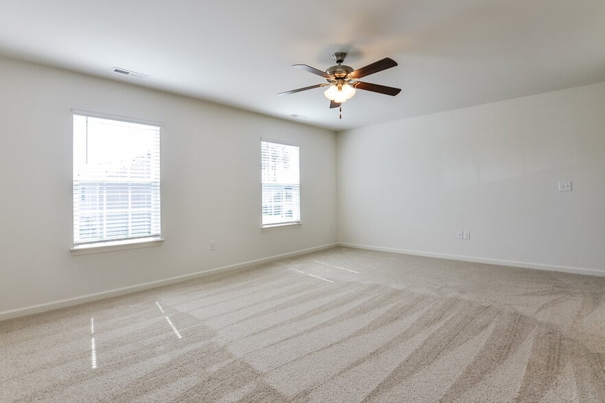 Building Photo - 21 Relict Dr