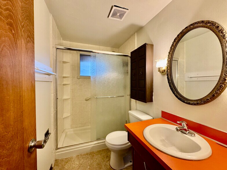 Building Photo - 510 E Dalke Ave