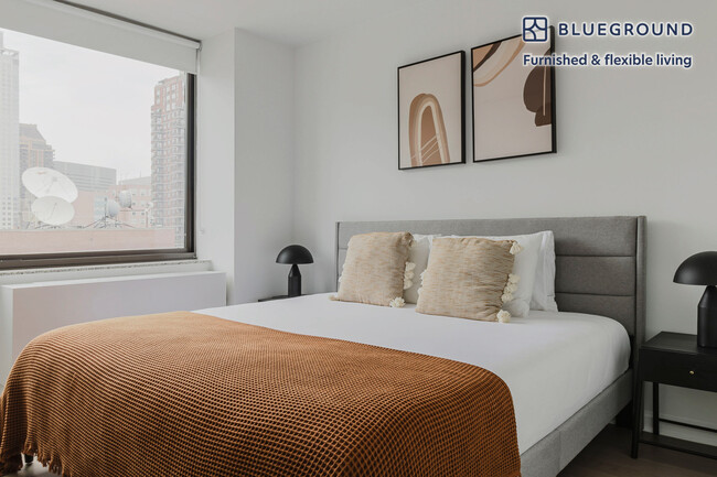 Building Photo - 500 W 56th St