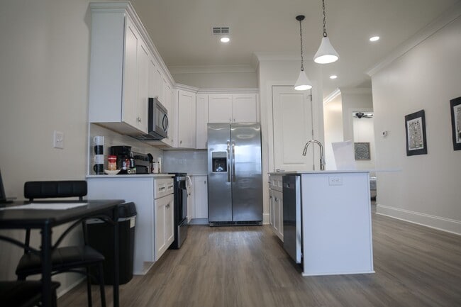 Building Photo - Brand New Single Story Furnished Townhome!