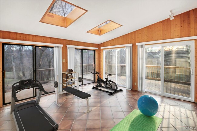 Building Photo - 2 Seawood Ct