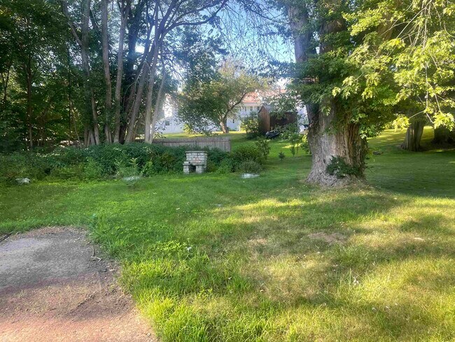 Building Photo - 30 Baker St