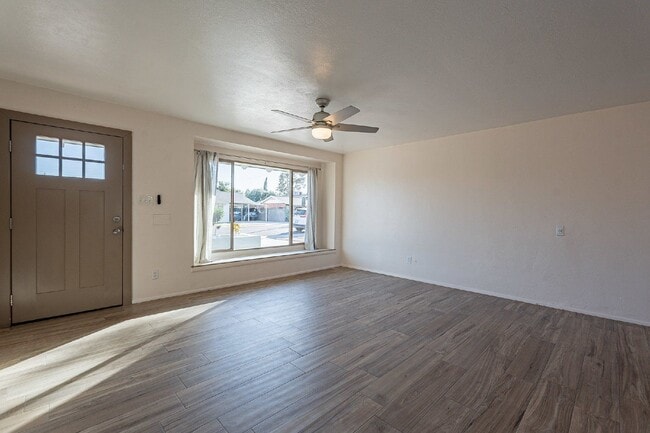Building Photo - 8416 E Rancho Vista Dr