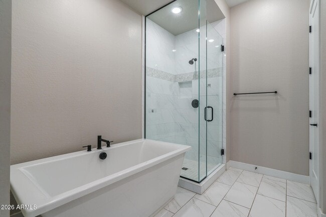 Building Photo - 14058 W Hubbell St