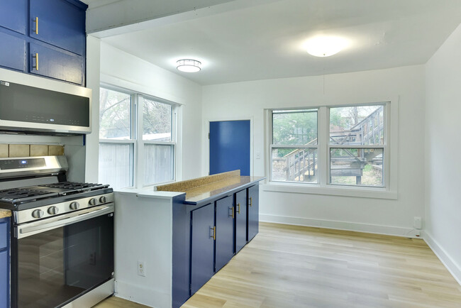 Building Photo - 830 S 50th St
