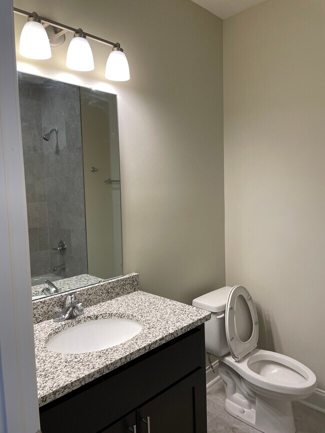 Building Photo - 704 Moore St