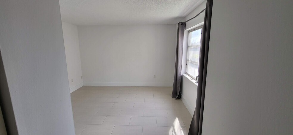 Building Photo - 7747 SW 86th St