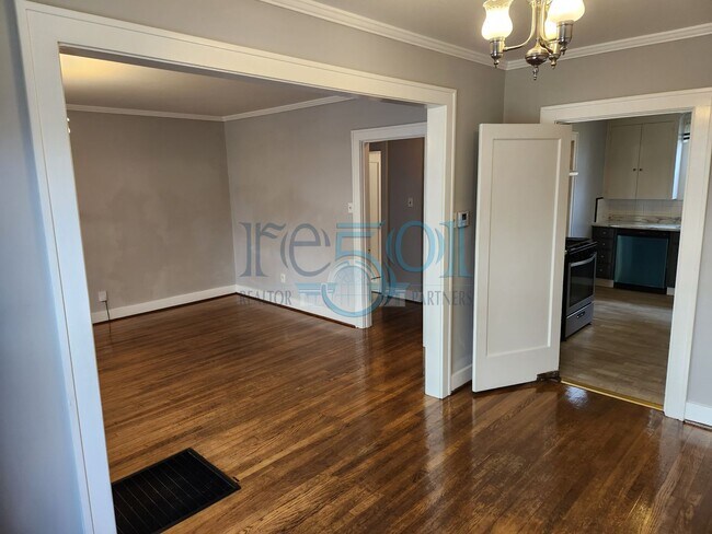 Building Photo - *Coming Soon* Great Hillcrest Find!  2Bedrooms & 1 Bathroom Pefect for UAMS Student(s)