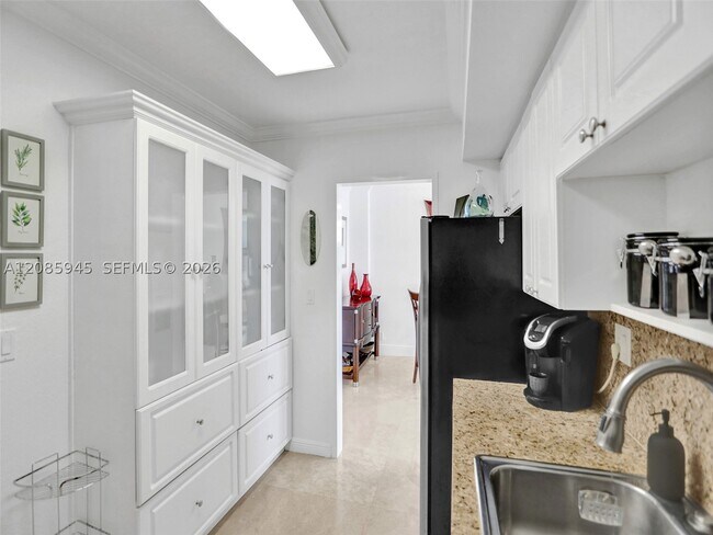 Building Photo - 2501 S Ocean Dr