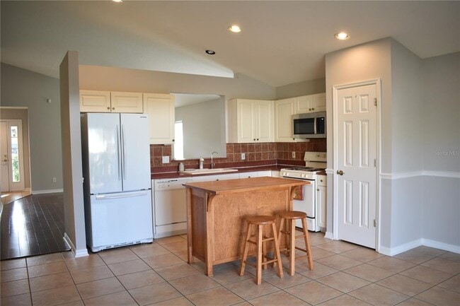 Building Photo - 2132 Brandon Park Cir