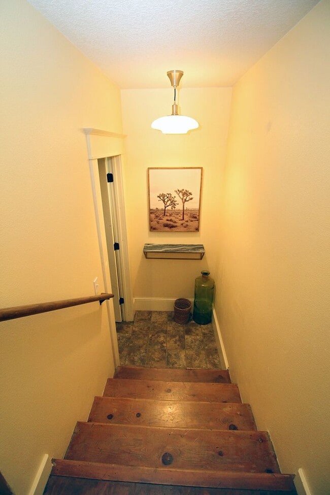 Building Photo - 4033 SE Hawthorne Blvd