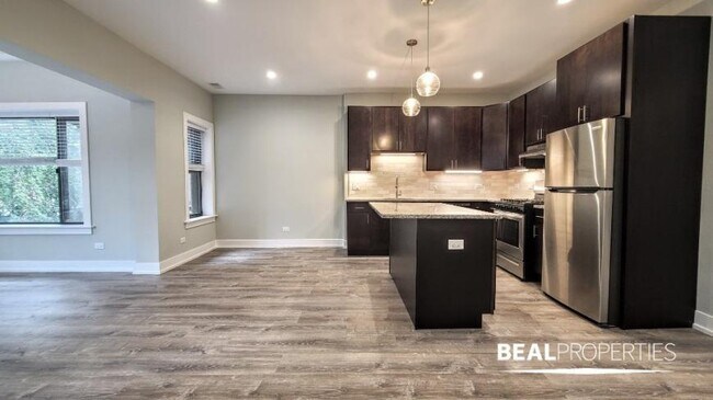 Building Photo - 1 bedroom in EVANSTON IL 60202