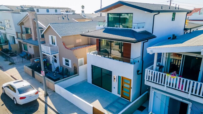 Building Photo - 121-121 139 39th St