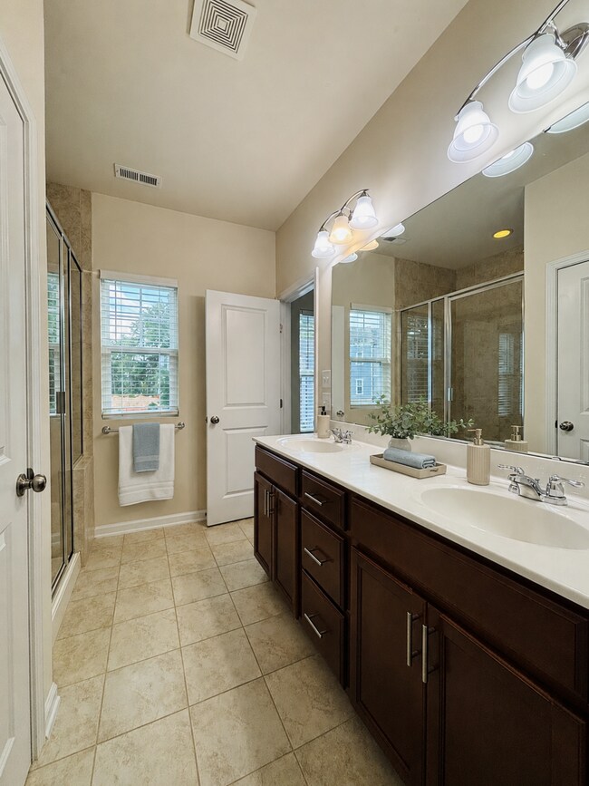 Building Photo - 1437 Salem Creek Dr