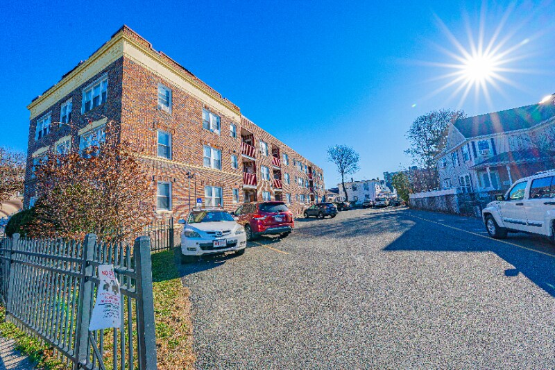 Building Photo - 22 Warren St