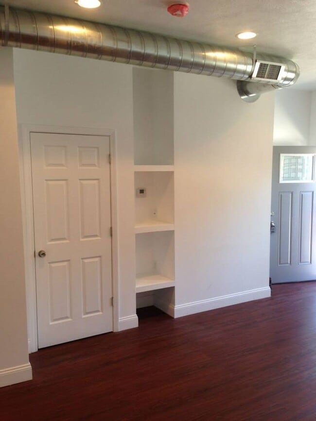 Building Photo - Platinum Quality Renovation in South Side ...