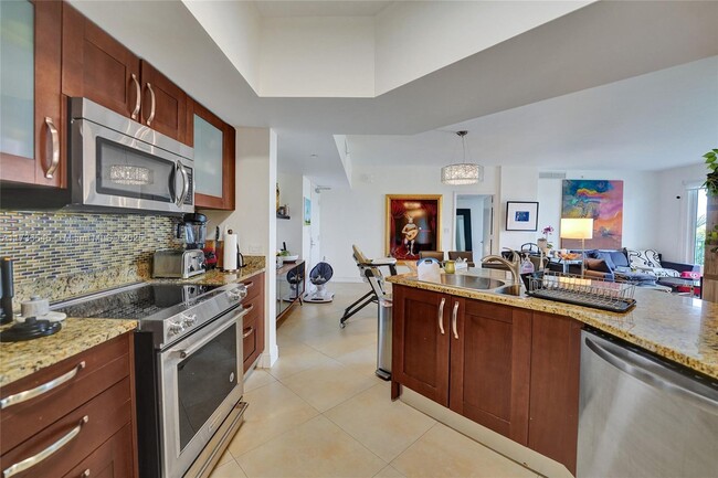 Building Photo - 20000 E Country Club Dr