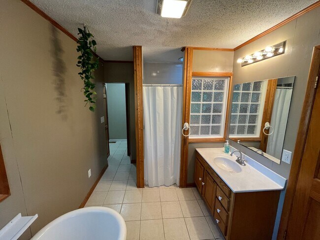 Building Photo - Charming 3-bedroom, 1.5-bathroom property in Pfafftown