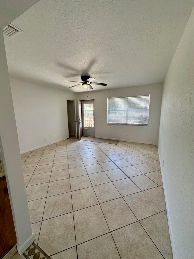 Building Photo - 8698 SE Hobe Ridge Ave