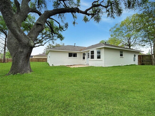 Building Photo - 9603 Philmont Dr