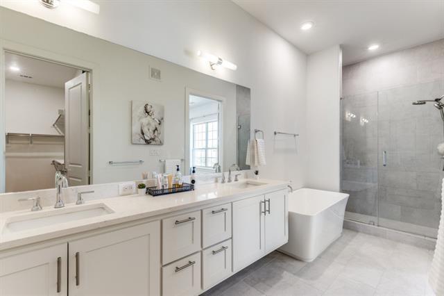 Building Photo - 15875 Spectrum Dr