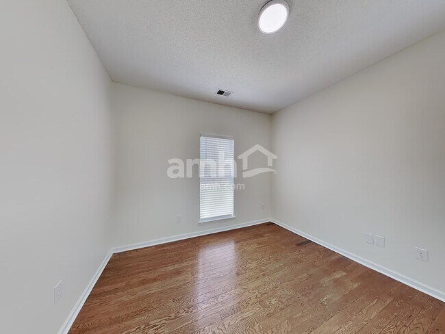 Building Photo - 5634 Broadway Dr W