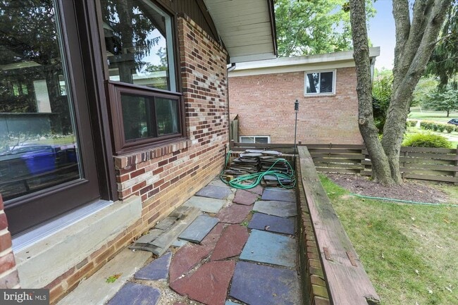 Building Photo - 5511 Huntington Pkwy