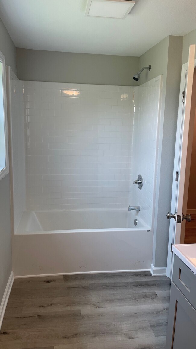 Building Photo - 323 Co Rd 166