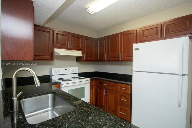 Building Photo - 9491 Palm Cir S